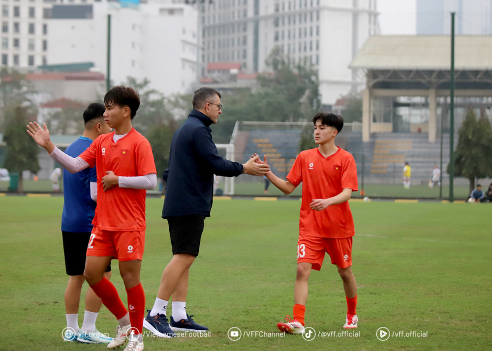 U.17 Việt Nam thắng đậm 'quân xanh' quốc nội: Tiền vệ Việt kiều Hà Lan gây ấn tượng- Ảnh 2.