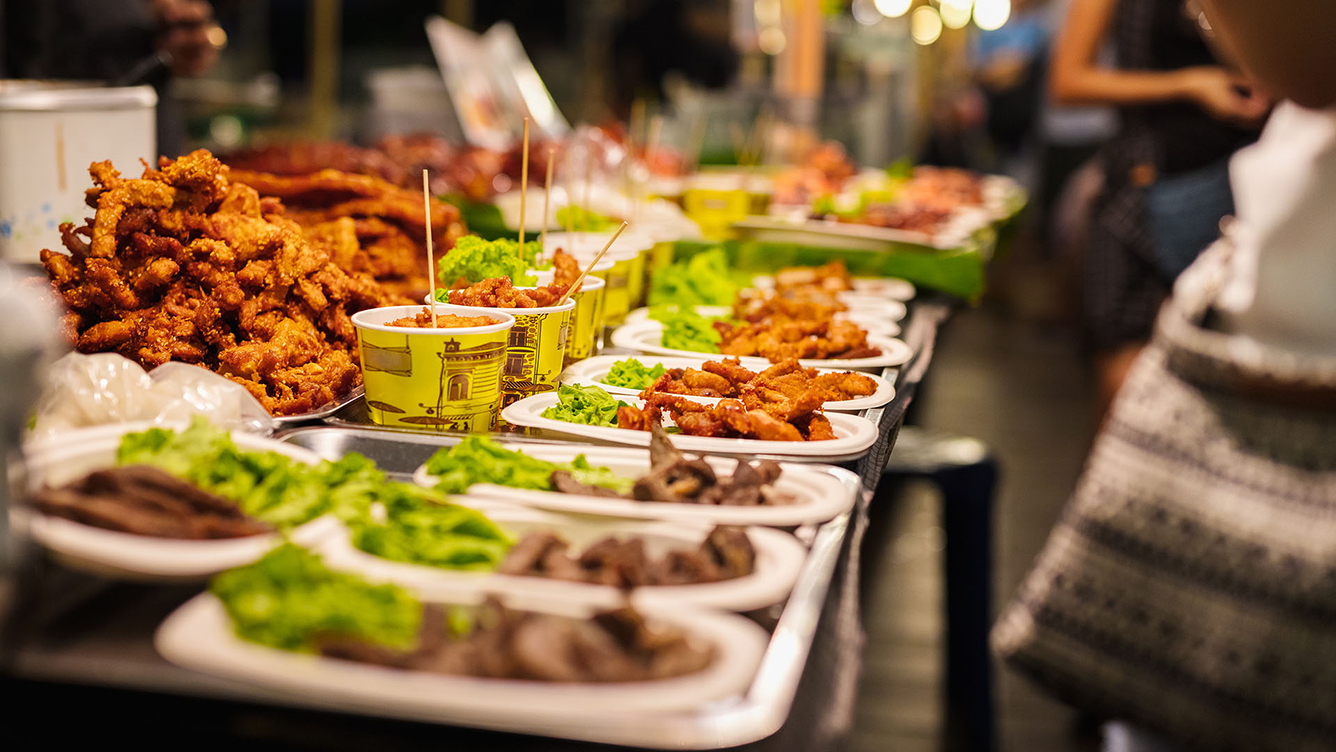 4月30日にバンコクへ旅行: 素晴らしい目的地、おいしい食べ物、活気あるお祭りを発見