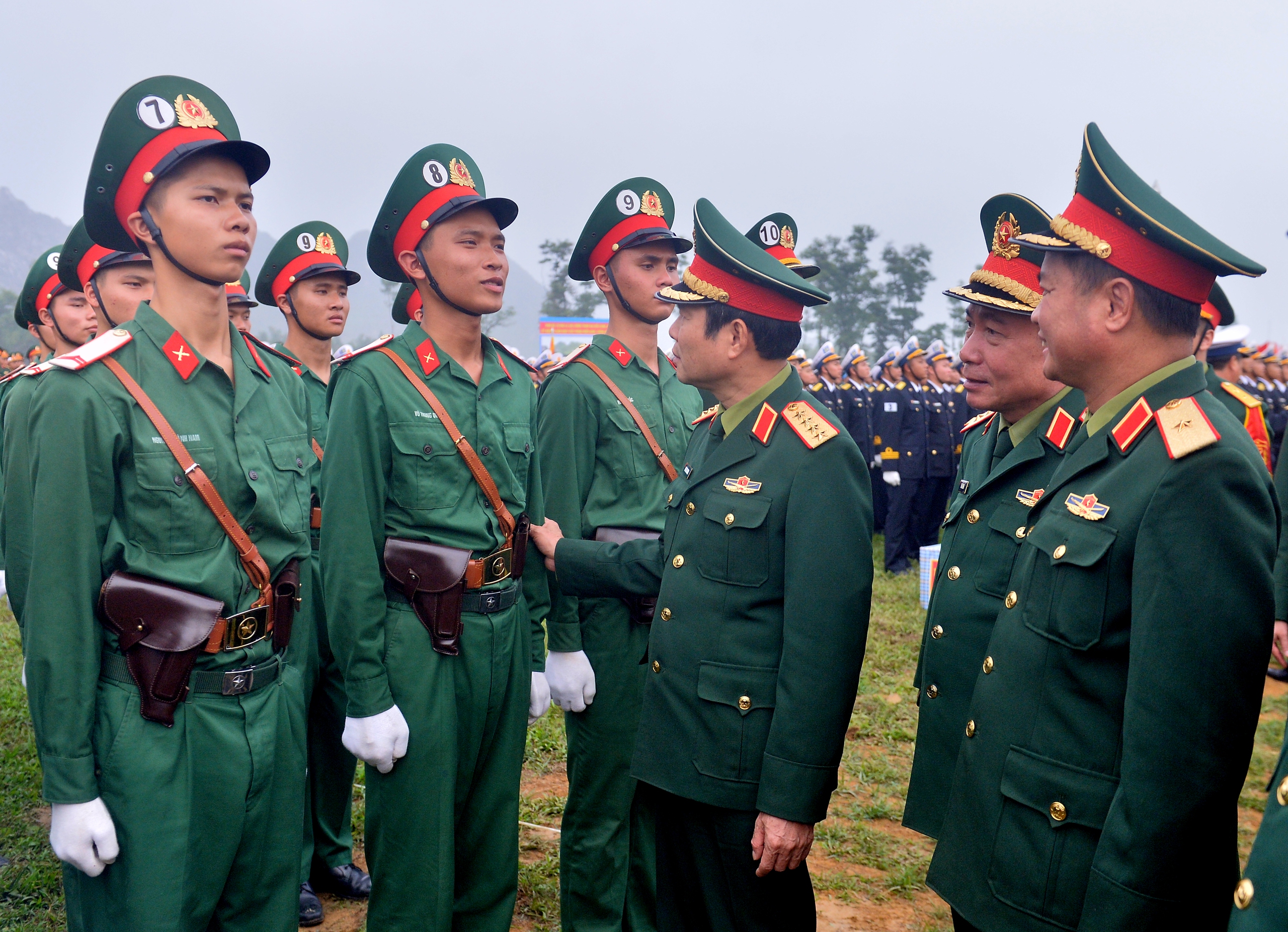 Đại tướng Nguyễn Tân Cương thị sát, tận tay hướng dẫn chiến sĩ diễu binh diễu hành- Ảnh 7.