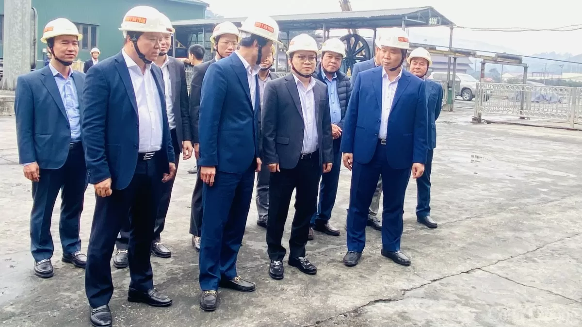 Photo series: Deputy Minister Truong Thanh Hoai inspects Nam Mau Coal production site