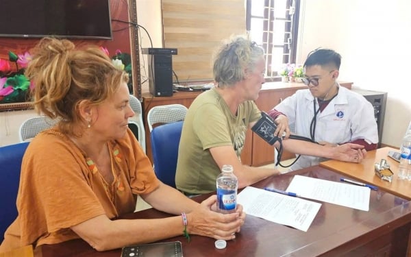 Un touriste néerlandais retrouvé perdu lors de l'ascension du pic Fansipan