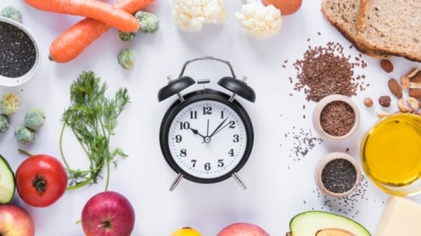 What are the benefits and risks of intermittent fasting?