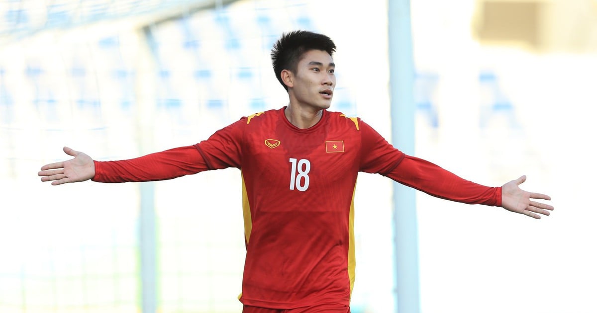 Coach Kim Sang-sik 'searched the world' to find more talent for the Vietnam team