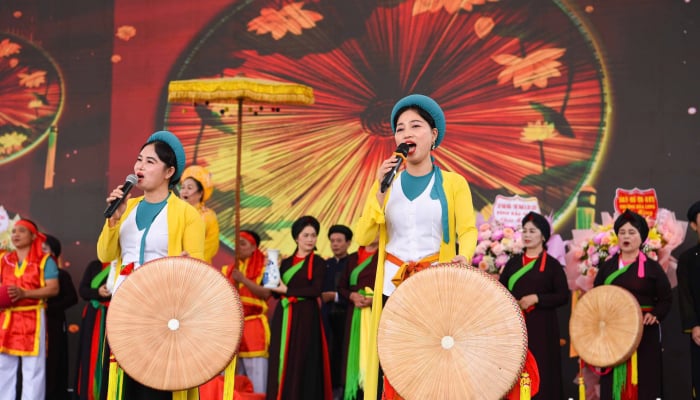 ディエム村の祭りに参加し、クアンホーの祖先を偲ぶ