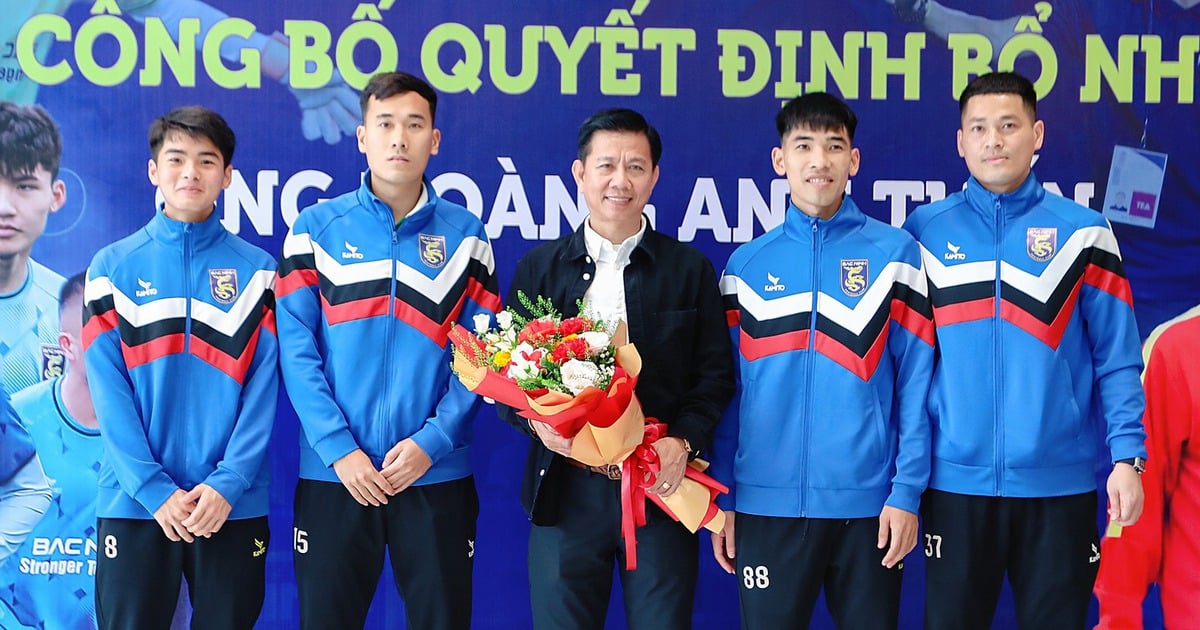 El entrenador Hoang Anh Tuan y el Sr. Park Hang-seo están trabajando juntos en el equipo del millón de dólares: Decididos a ascender