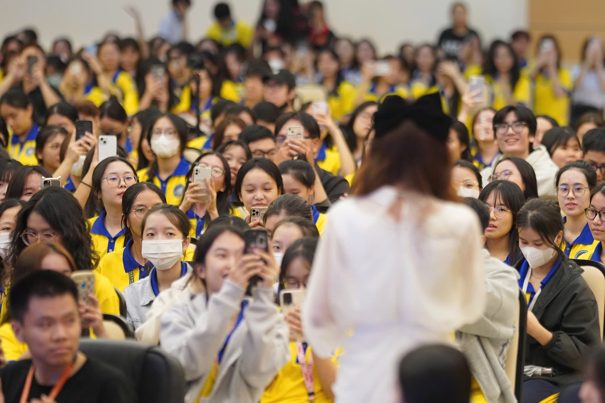 Hundreds of contestants confidently show off their natural beauty at Miss Vietnam photo 8