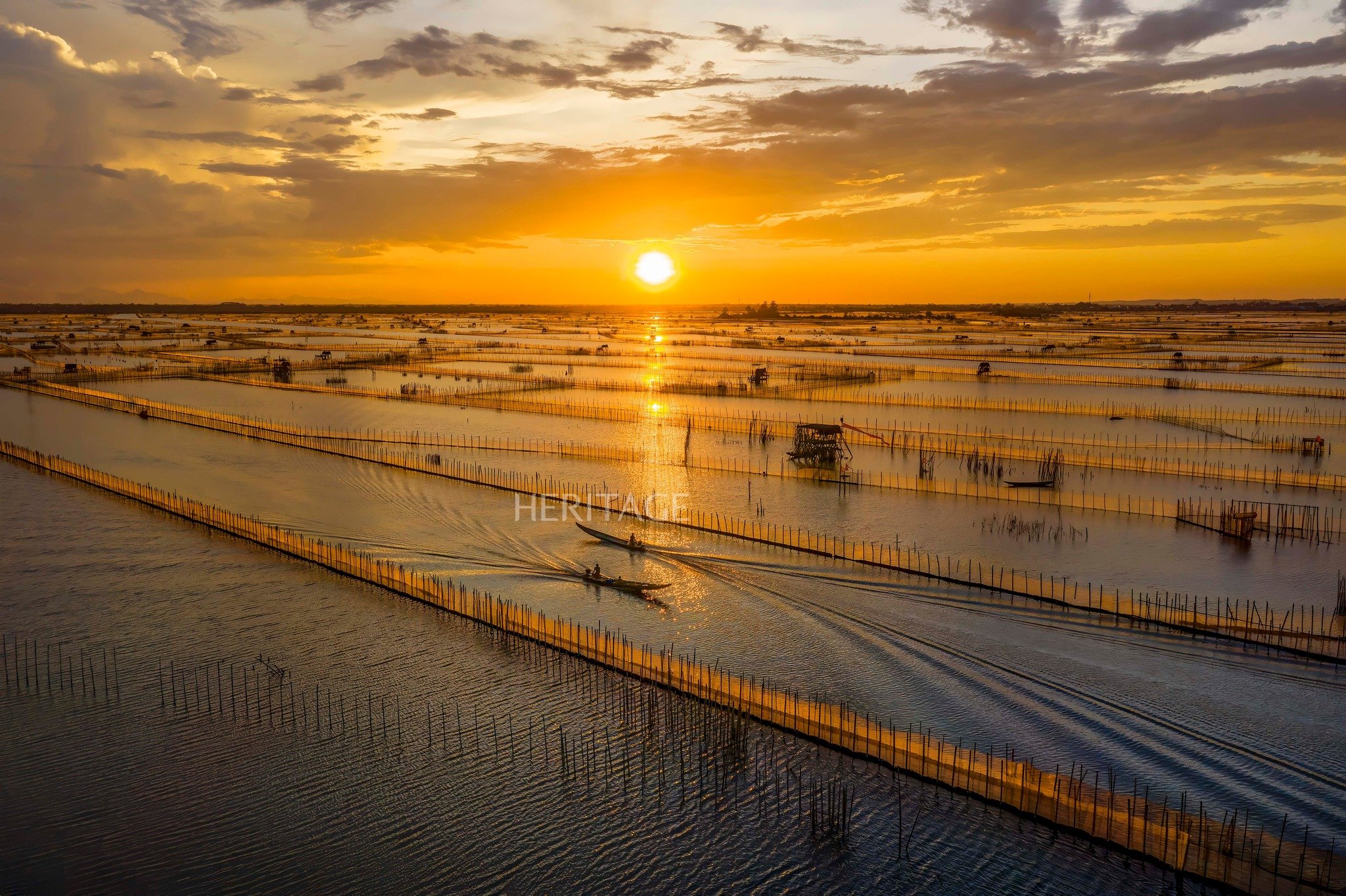 Down the Tam Giang lagoon