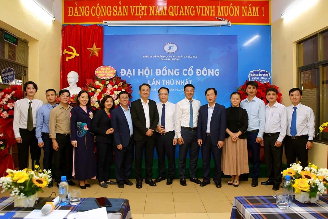 La primera Junta General de Accionistas y la Ceremonia para anunciar las decisiones sobre la organización, el personal y la implementación de tareas de Hai Phong Port Technical Services and Training Joint Stock Company - Vietnam National Shipping Lines - VIMC