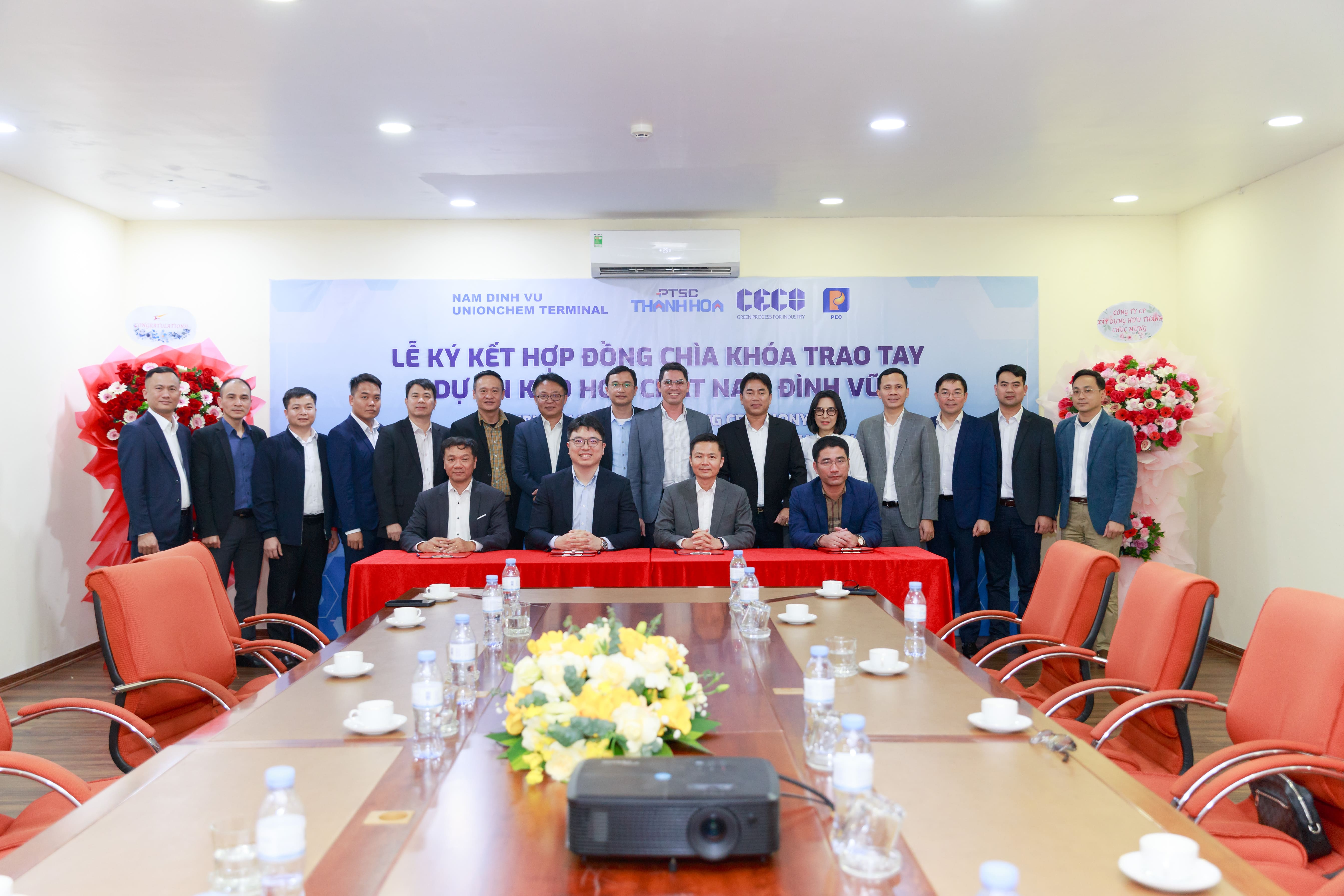 Signing ceremony of turnkey contract for Nam Dinh Vu chemical warehouse project