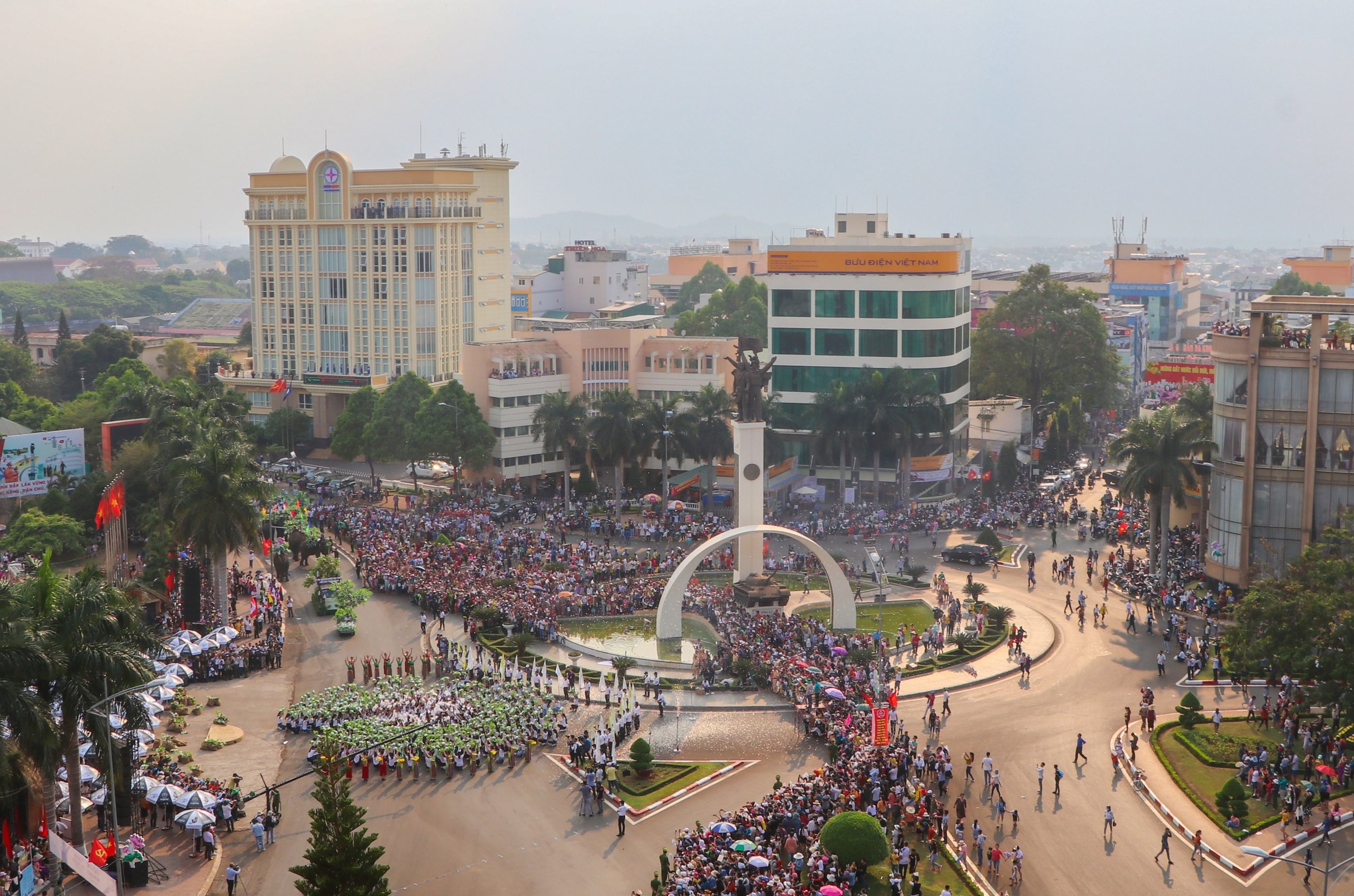 Học sinh Buôn Ma Thuột được nghỉ 1 ngày dịp lễ hội cà phê - Ảnh 1.