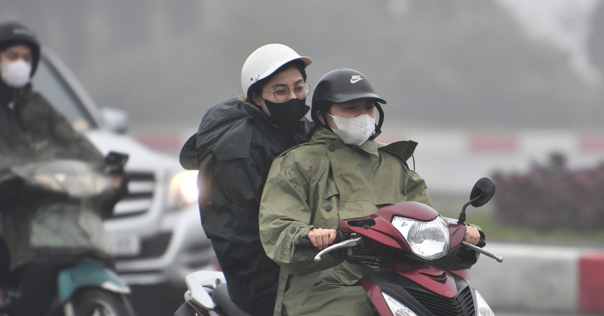 Pronóstico del tiempo para el 6 de marzo de 2025: De repente, en Hanoi llueve con frío y la temperatura baja casi 10 grados