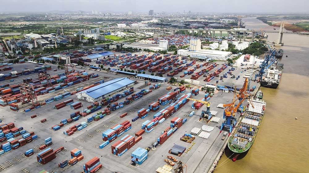 Investing in infrastructure and strongly developing digital transformation will help enhance Vietnam's position as an important logistics center.