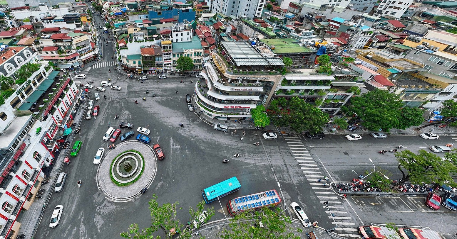 'Shark Jaw ha sido criticado desde su construcción, debería ser demolido para dejar espacio al lago Hoan Kiem'