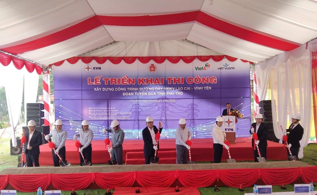 Construction of the second section of the 500kV Lao Cai-Vinh Yen line, through Phu Tho province, began