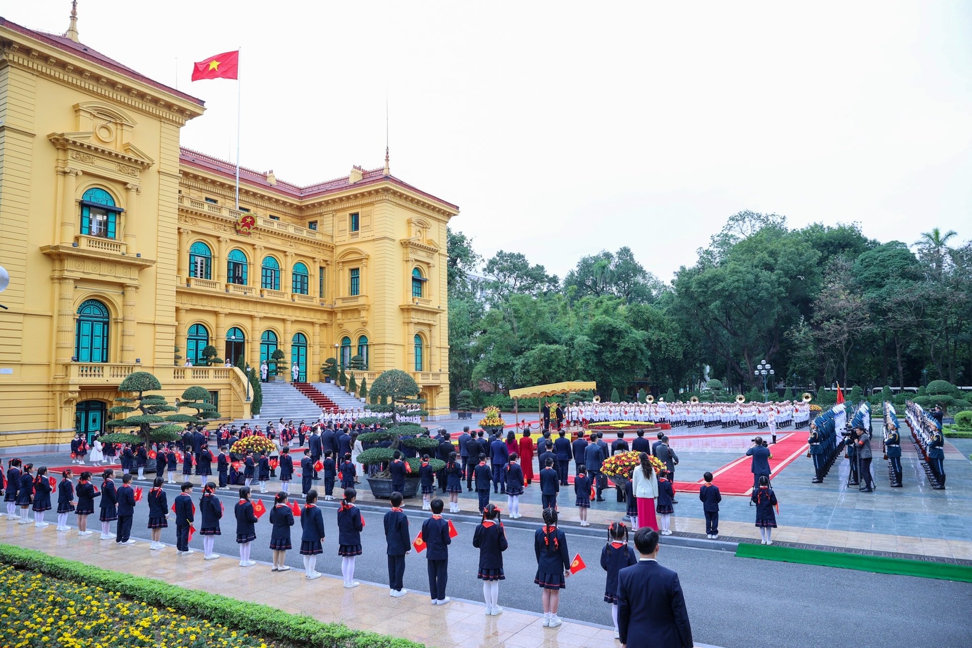 Thủ tướng Phạm Minh Chính chủ trì lễ đón chính thức Thủ tướng Kyrgyzstan- Ảnh 3.