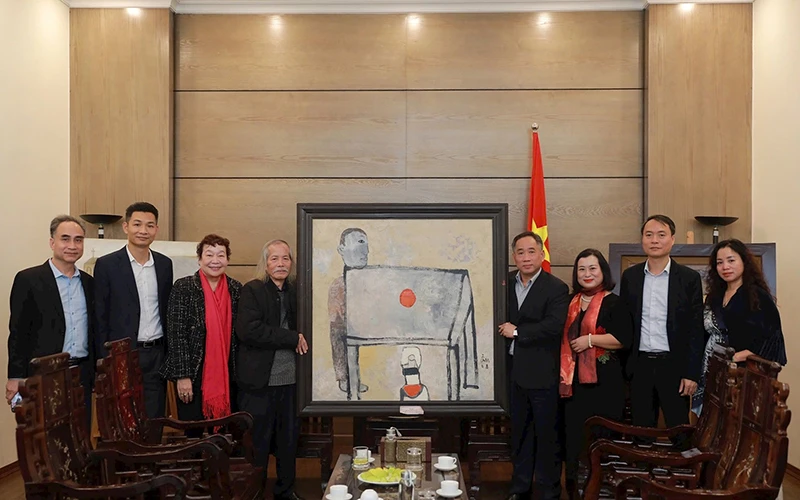 Una serie de obras valiosas fueron donadas al Museo de Bellas Artes de Vietnam.