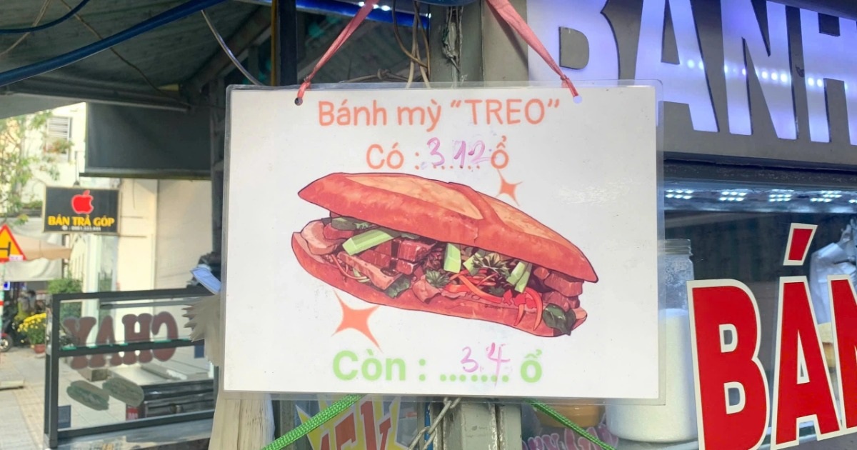 Ấm lòng xe bánh mì "treo" giữa lòng thành phố đáng sống