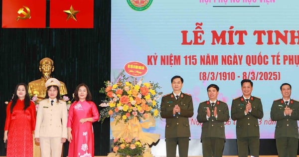 Hội Phụ nữ Học viện An ninh nhân dân tuyên dương điển hình tiên tiến và trao giải cuộc thi Viết-Vẽ