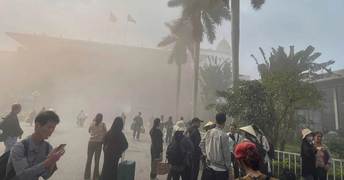 Incendio en la puerta fronteriza internacional de Mong Cai causado por ciudadanos que ingresaban al país con bolsas de mercancías, quemando a 4 personas