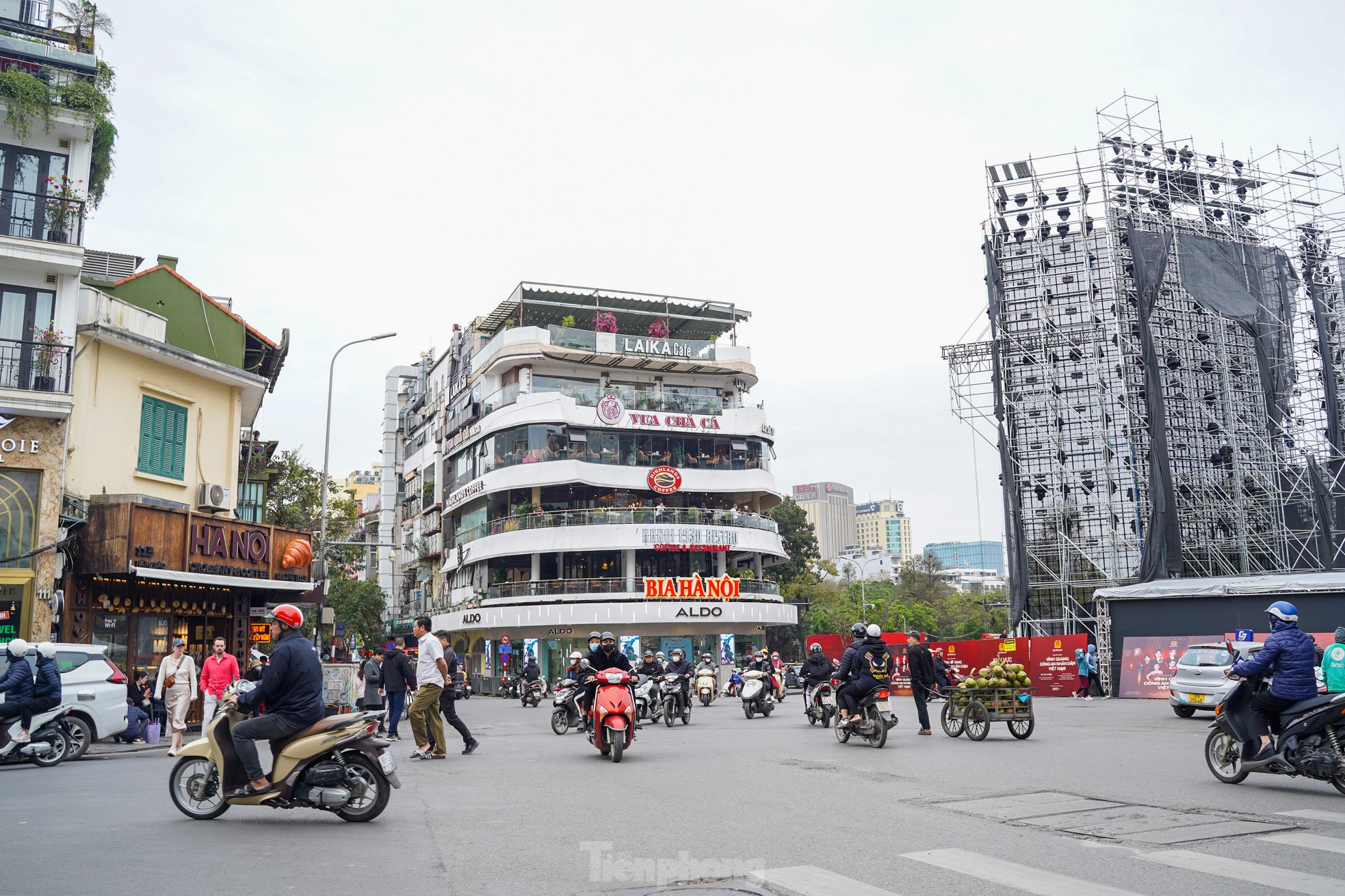 Hanoi : Panorama du bâtiment « Shark Jaw » près du lac Hoan Kiem sur le point d'être démoli photo 9