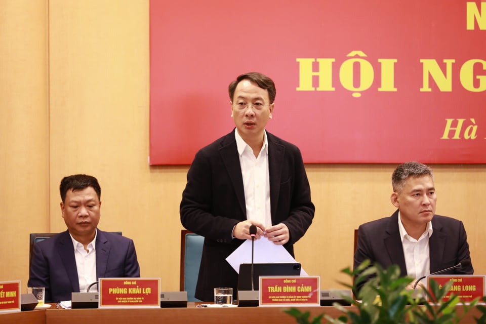 Head of the Party Organization Committee of the City People's Committee, Director of the Department of Home Affairs Tran Dinh Canh spoke at the conference.