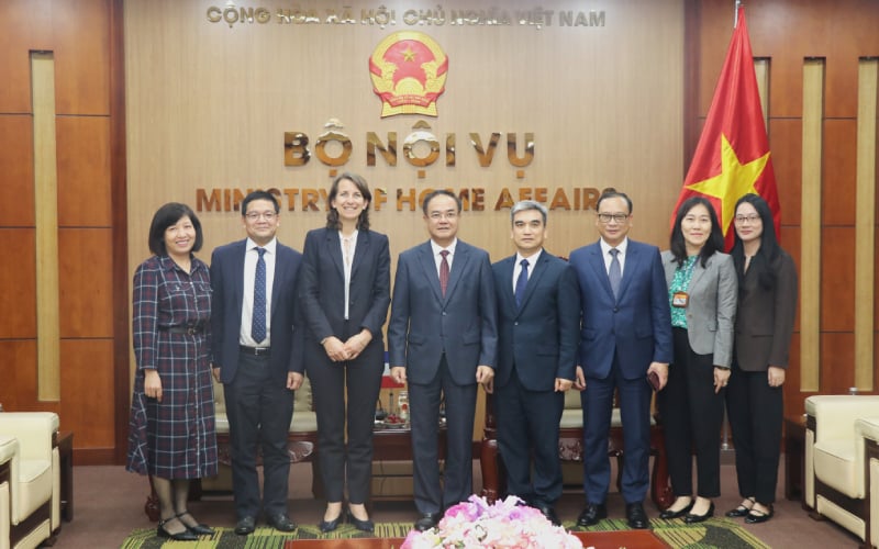 Deputy Minister Vu Chien Thang received the Acting Principal of Normandie School of Management, France