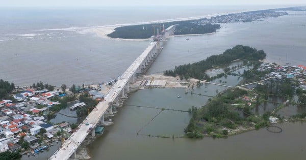 투안안 강 어귀를 가로지르는 2.3km 다리가 기술적으로 9월 2일에 교통에 개방됩니다.