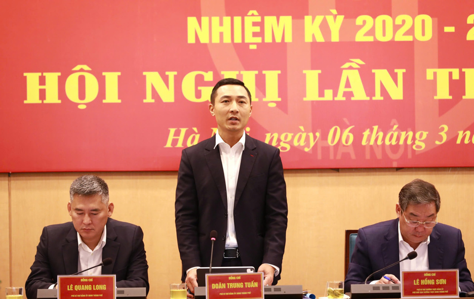 Deputy Secretary of the City People's Committee Party Committee Doan Trung Tuan spoke at the conference.