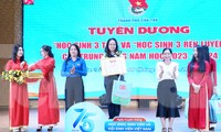 Can Tho and Ca Mau honor 5 Good Students and 3 Well-Trained Students