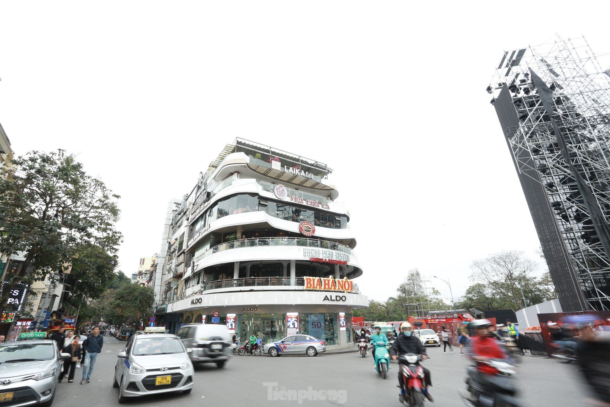 Hanoi : Panorama du bâtiment « Shark Jaw » près du lac Hoan Kiem sur le point d'être démoli photo 1