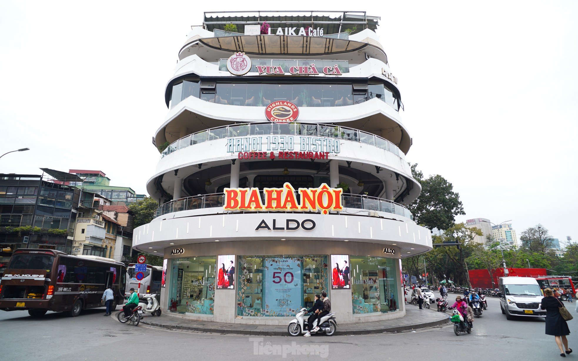 Hanoi : Panorama du bâtiment « Shark Jaw » près du lac Hoan Kiem sur le point d'être démoli photo 4