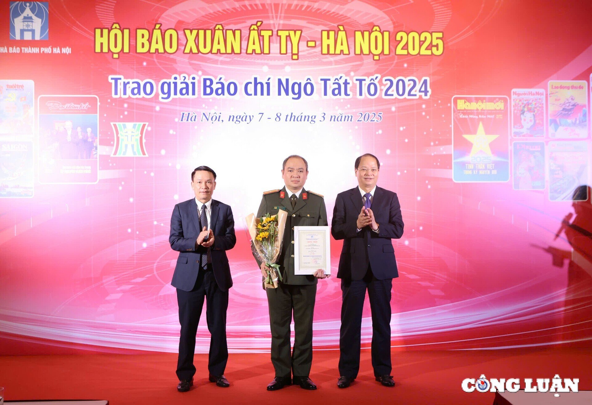 Ceremonia de apertura del Festival de Periódicos de Primavera de Hanoi 2025 y entrega del Premio de Periódicos Ngo Tat To 2024, foto 5