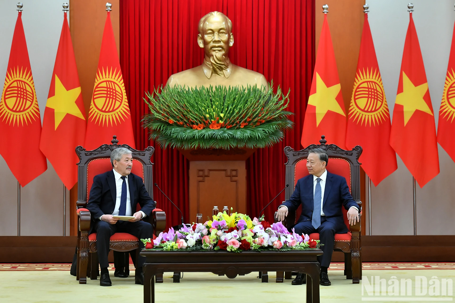 [Photo] Le secrétaire général To Lam reçoit le Premier ministre de la République du Kirghizistan Adylbek Kasymaliev photo 1