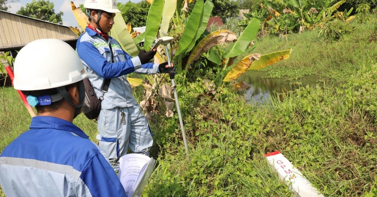 3 029 bornes ont été posées dans 21 communes et quartiers pour construire l'autoroute Ho Chi Minh-Ville - Moc Bai.