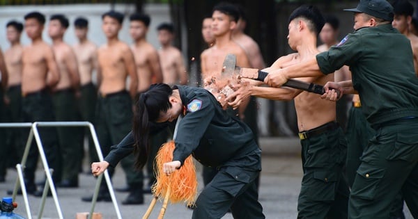 ชมภาพเจ้าหน้าที่ตำรวจหญิงพิเศษ "ผิวเหล็กและหุ่นบรอนซ์" จ่อมีดที่คอแล้วดึงรถ