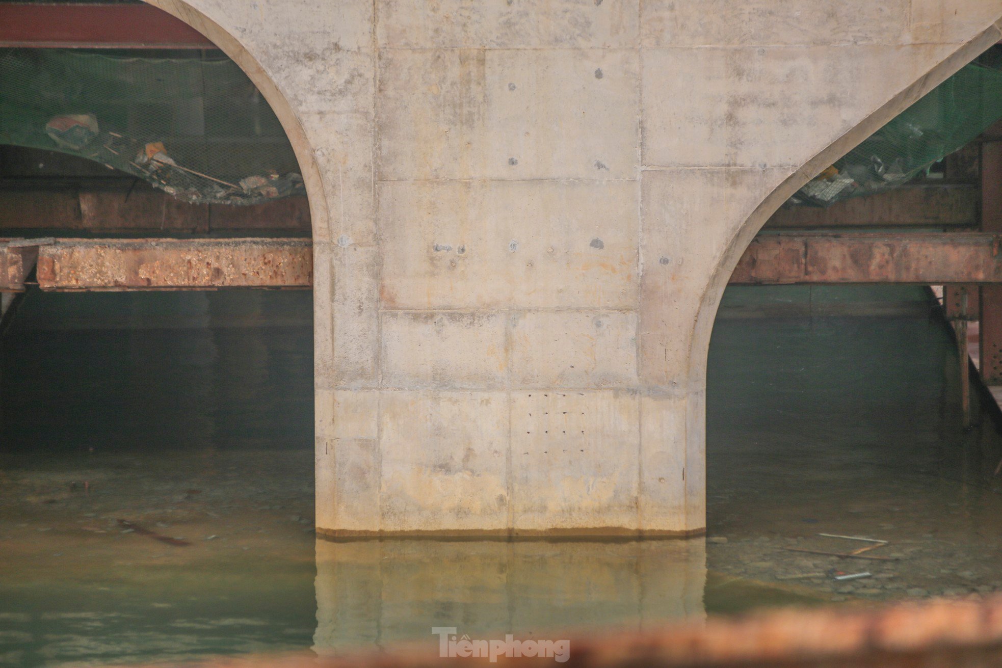 The shape of the 1,300 billion VND steel arch bridge across Nhat Le River photo 9