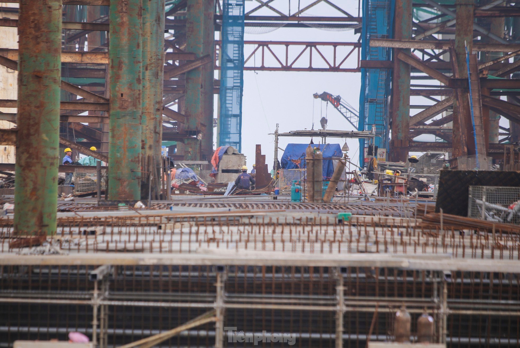 The shape of the 1,300 billion VND steel arch bridge across Nhat Le River photo 5