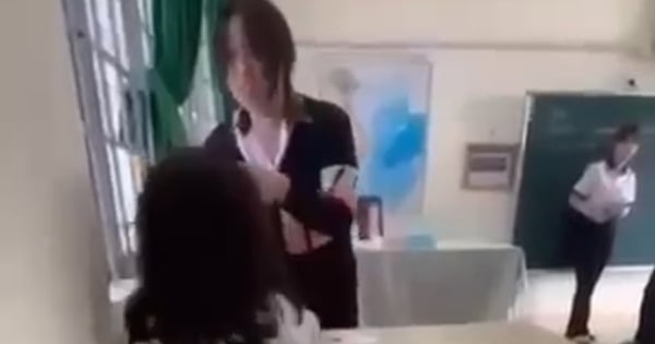 Una estudiante golpea a su amiga en clase y la amenaza con descargas eléctricas