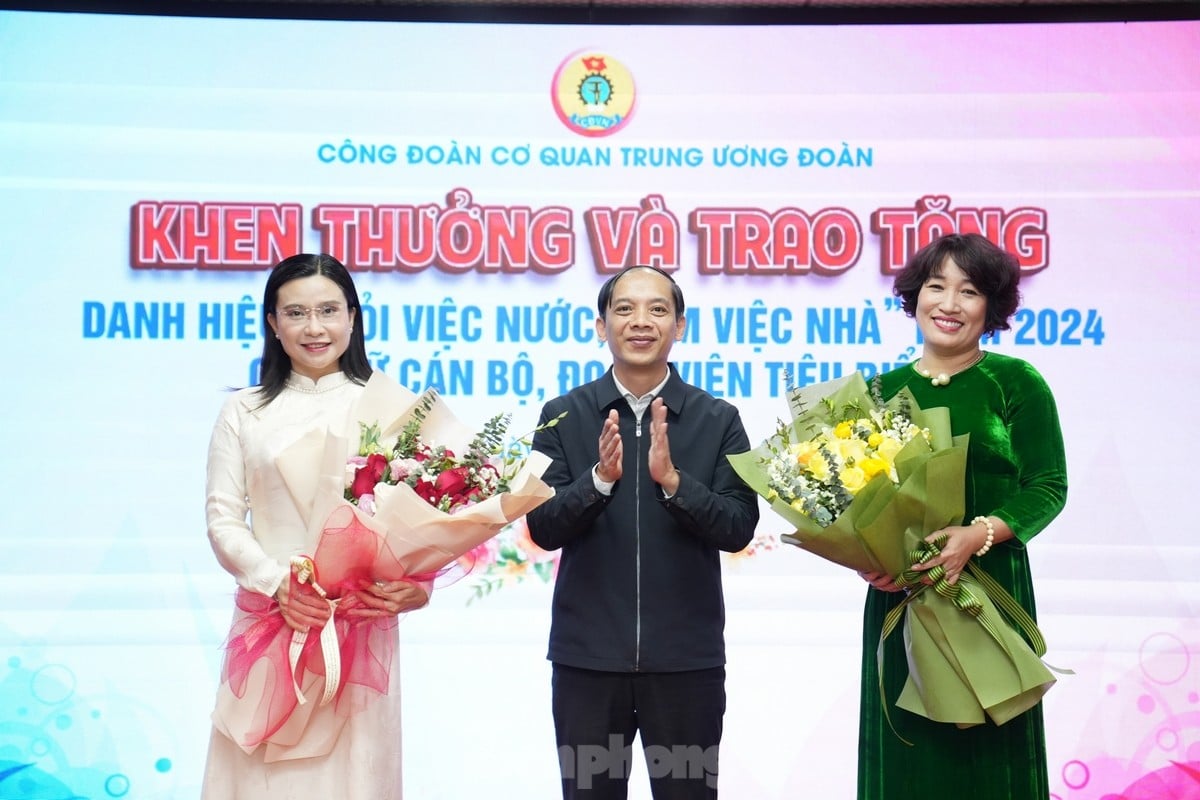 Hơn một nghìn nữ cán bộ 'Giỏi việc nước, đảm việc nhà' được tuyên dương dịp 8/3 ảnh 7