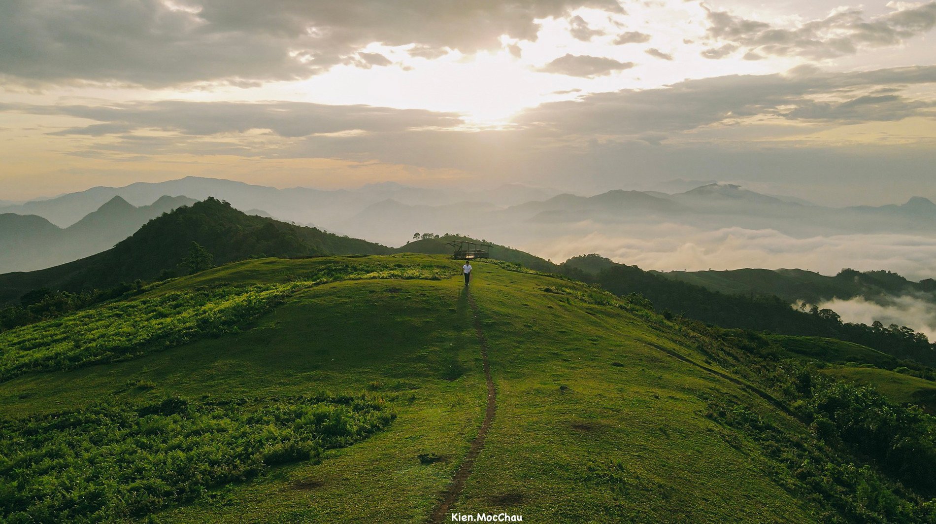 Lugar de caza de nubes a 170 km de Hanoi, los visitantes vienen a acampar y experimentan el clima de las 4 estaciones