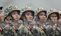 El general Nguyen Tan Cuong dirigió el ensayo del desfile en TB4.