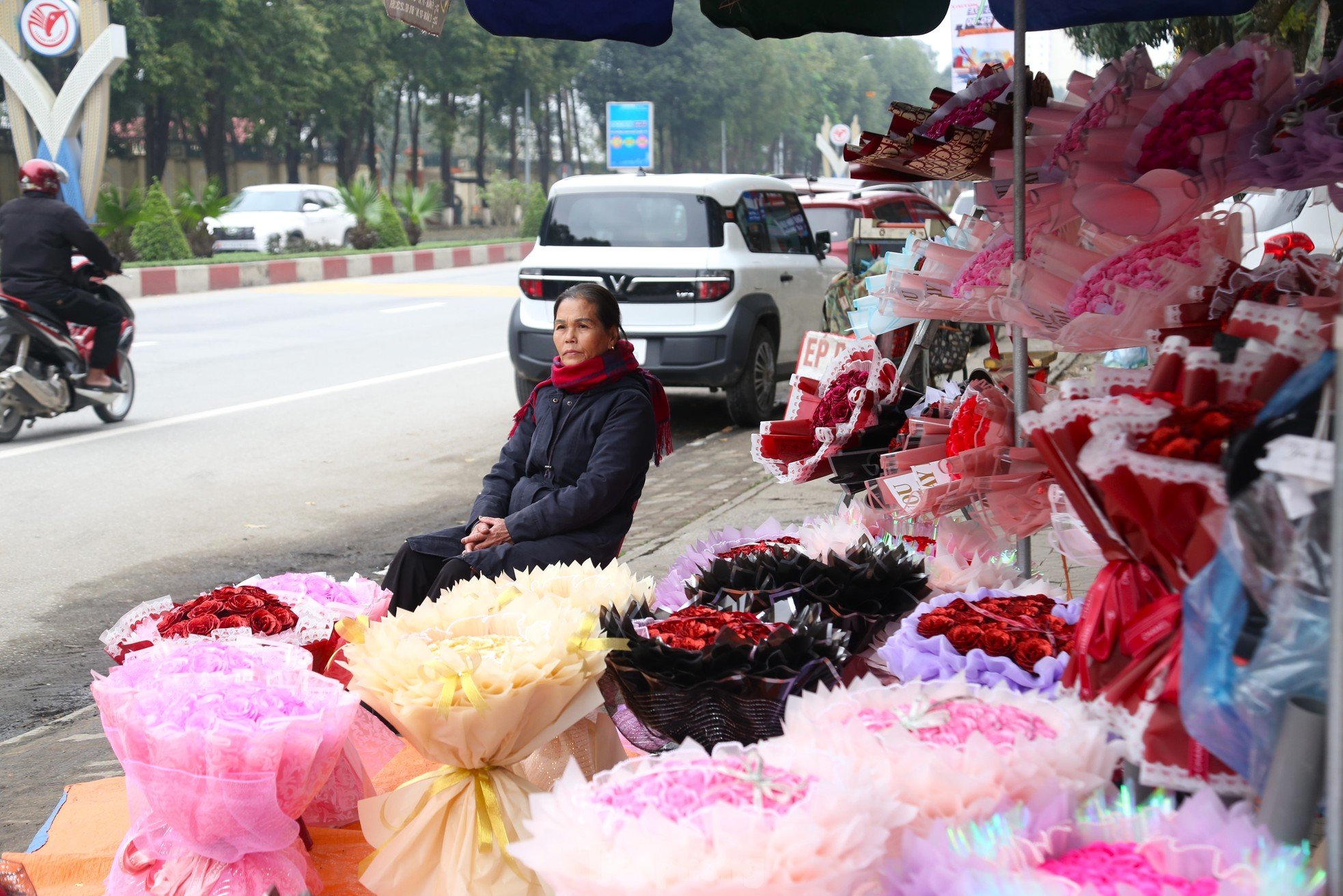 ดอกไม้ของขวัญรอต้อนรับแขกในวันงาน “ครึ่งโลก” ภาพที่ 8