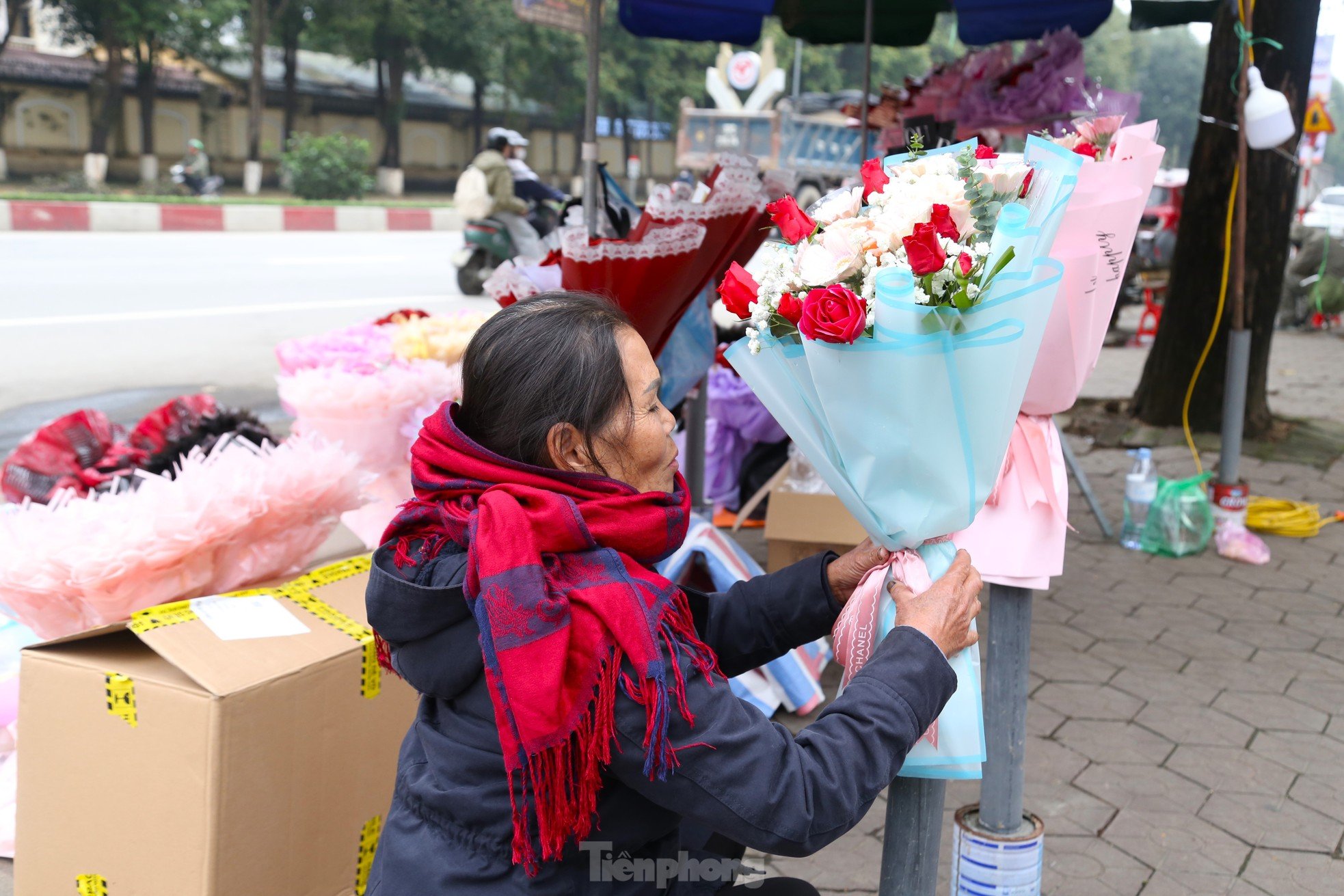 ดอกไม้ของขวัญรอต้อนรับแขกในวันงาน “ครึ่งโลก” ภาพที่ 2