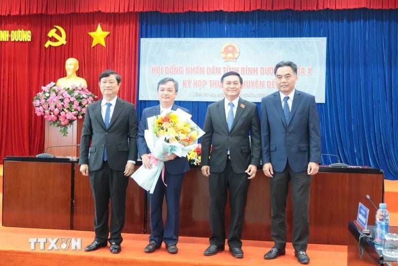 Herr Bui Minh Tri wurde zum stellvertretenden Vorsitzenden des Volkskomitees der Provinz Binh Duong für die 10. Amtszeit 2021–2026 gewählt. (Foto: VNA)