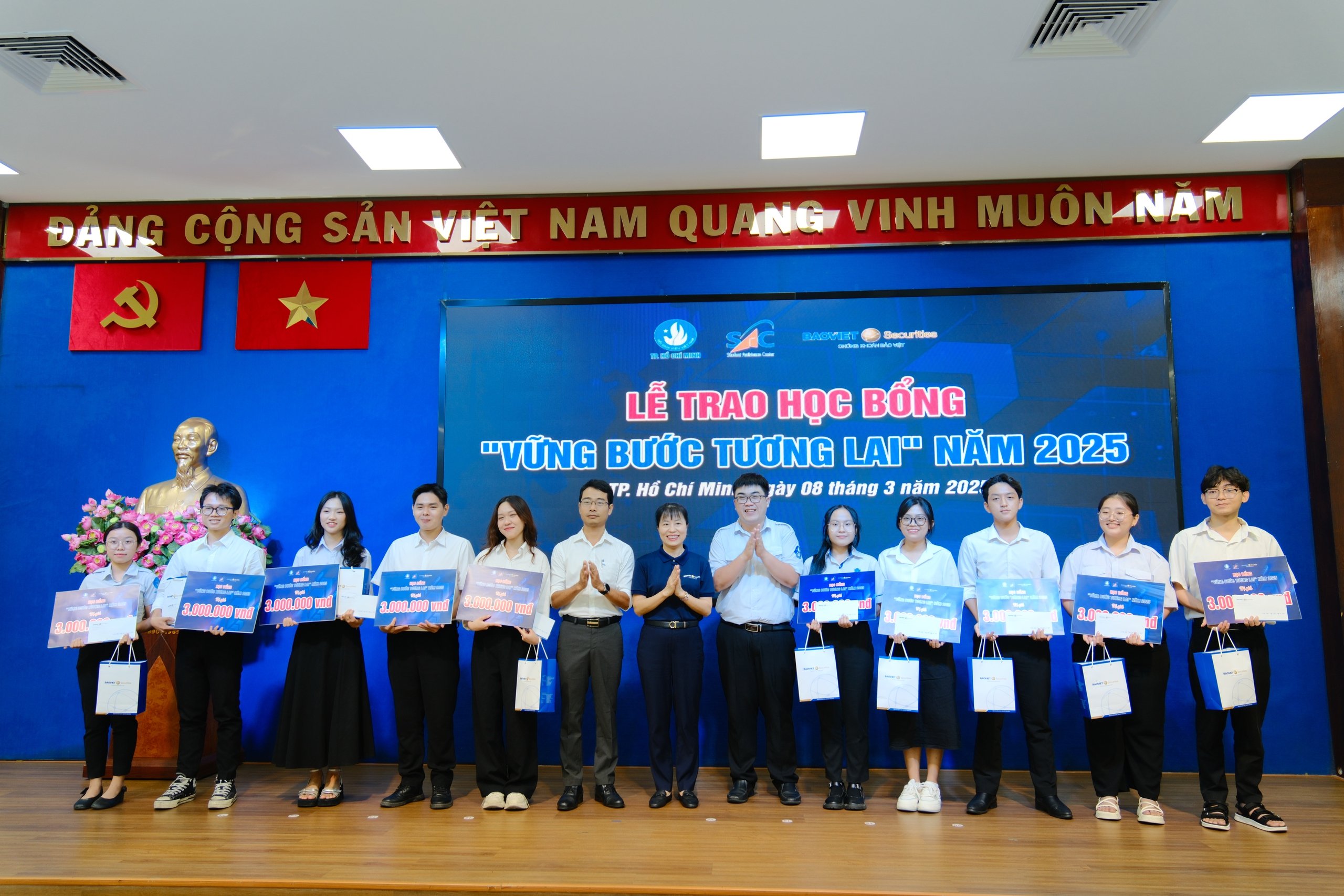 Học bổng “Vững bước tương lai” giúp sinh viên khó khăn tại TPHCM vươn lên chinh phục tri thức- Ảnh 1.