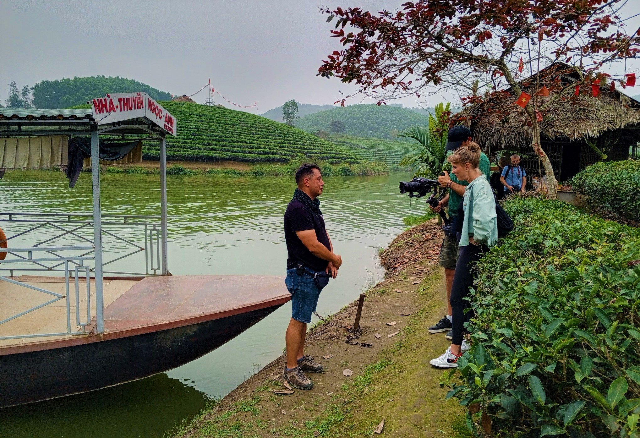 Nơi này ở Nghệ An có những hòn đảo nổi, trồng bạt ngàn thứ cây xanh mướt, khách tây tìm về quay phim, chụp ảnh - Ảnh 8.