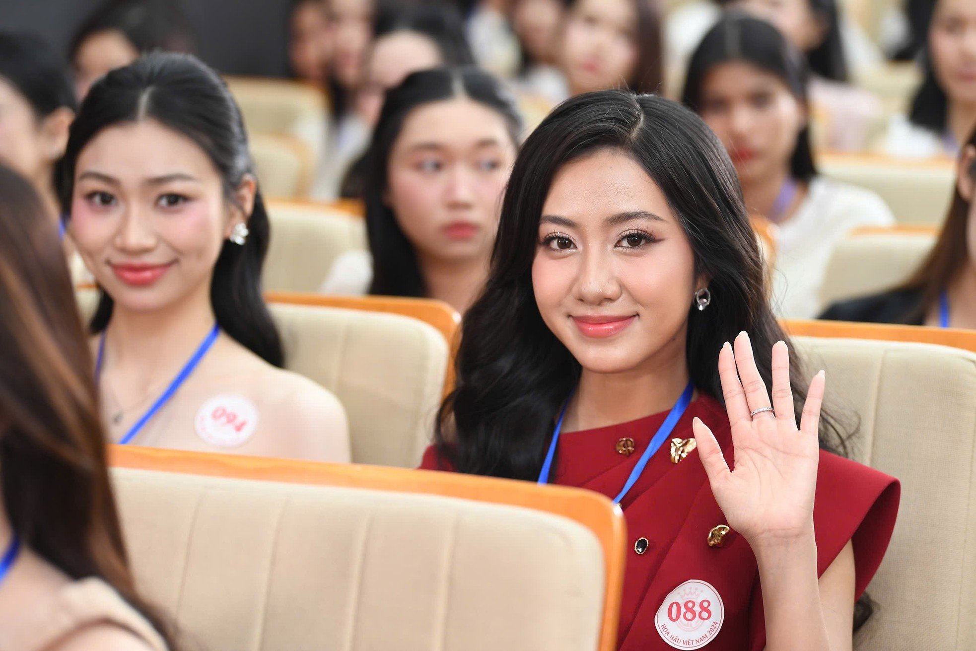 Nearly 100 girls were nervous before the results were announced at the Miss Vietnam Preliminary Round, photo 11