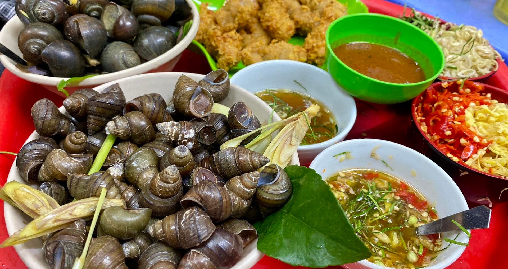 Top 5 delicious, famous and crowded snail restaurants in Hanoi