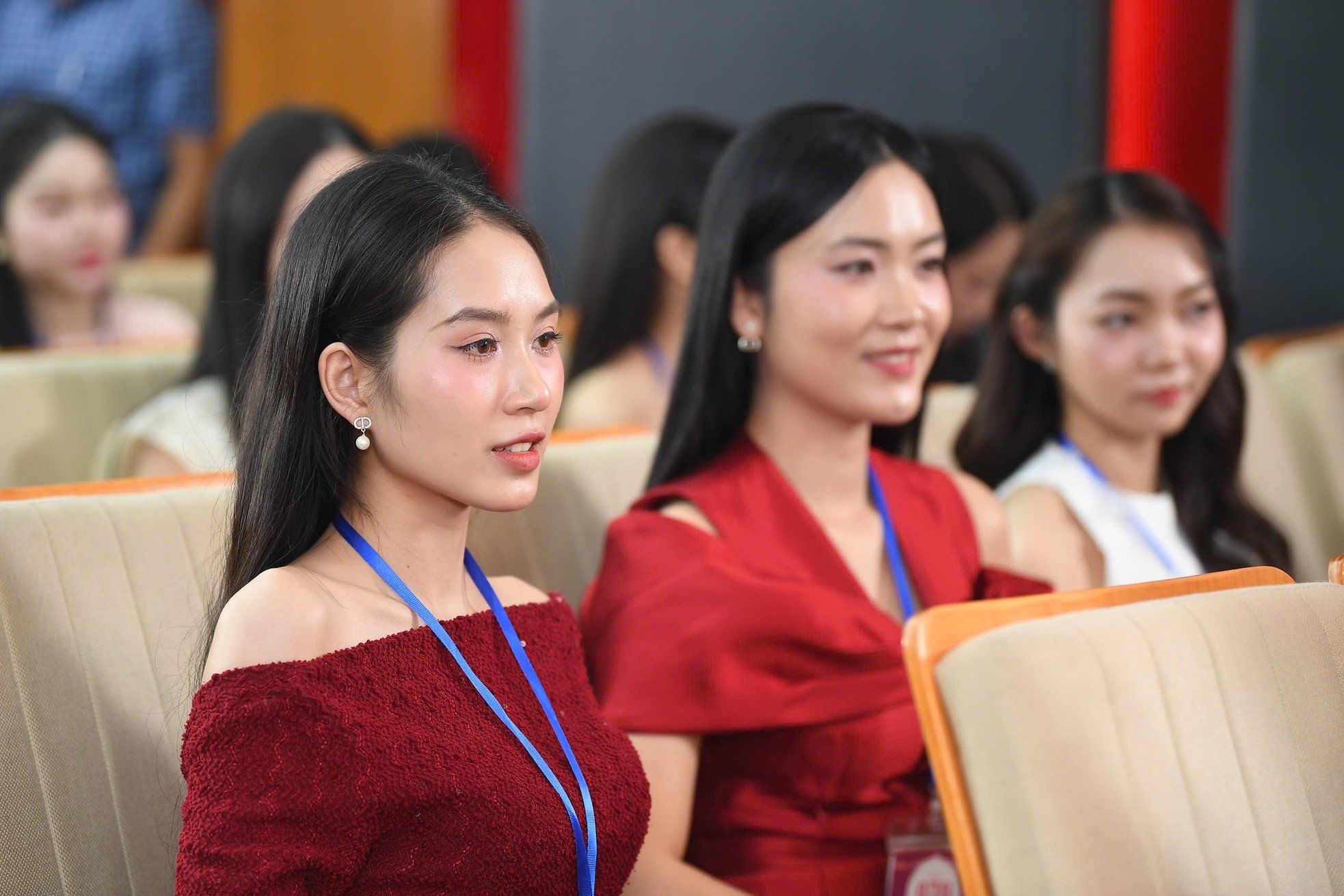 Nearly 100 girls were nervous before the results were announced at the Miss Vietnam Preliminary Round, photo 5