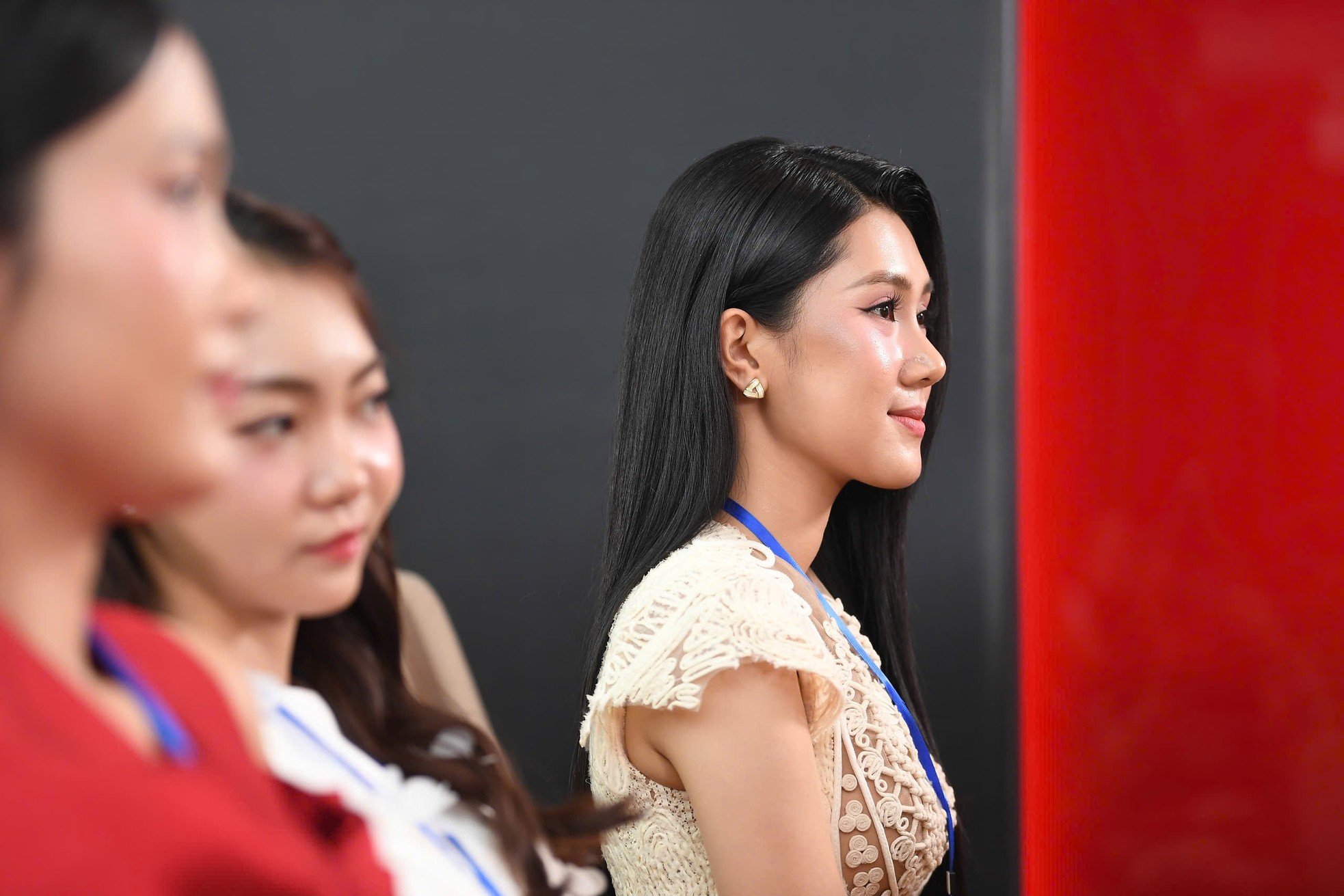 Nearly 100 girls were nervous before the results were announced at the Miss Vietnam Preliminary Round, photo 8